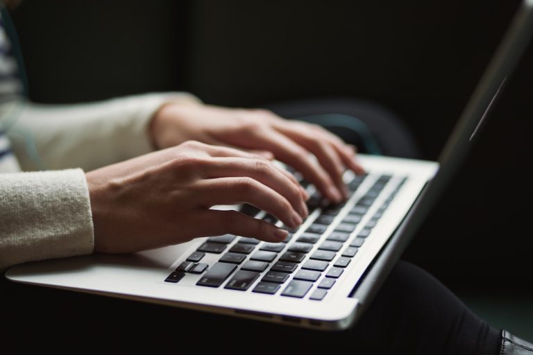 The Art of Crafting Compelling Whitepapers: A Guide for Businesses